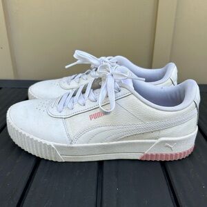 Women’s size 8 Pumas